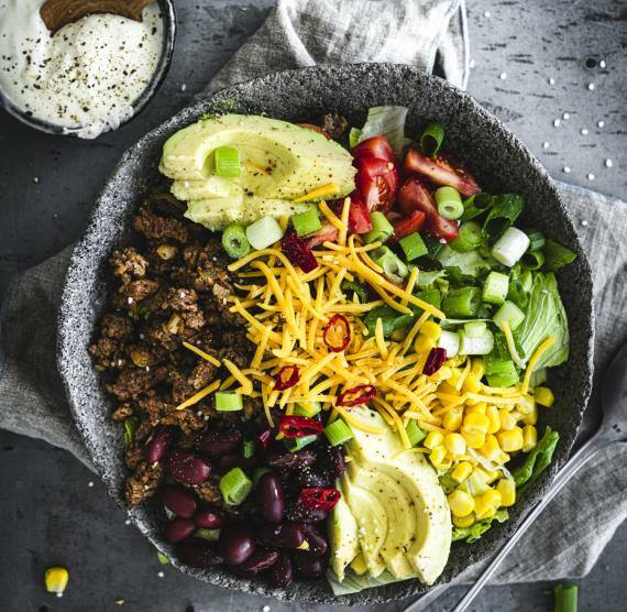 Bowl mit Hack,Avocado, Cheddar, Mais