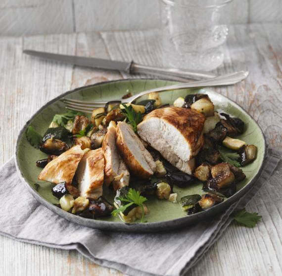 Balsamico-Hähnchenbrust mit Ofengemüse