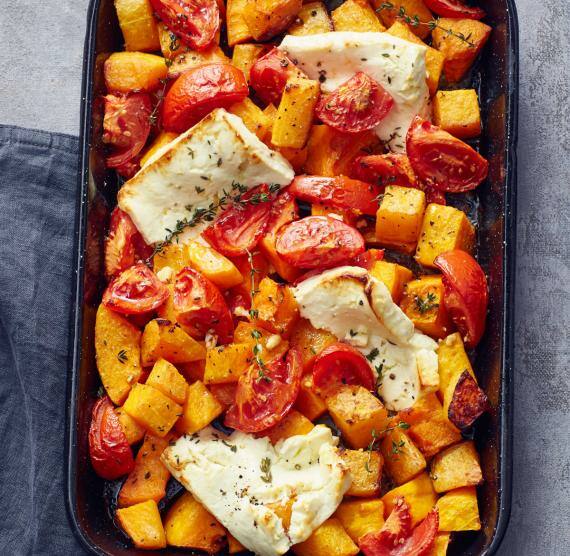 Ofengemüse mit Feta in einer Auflaufform