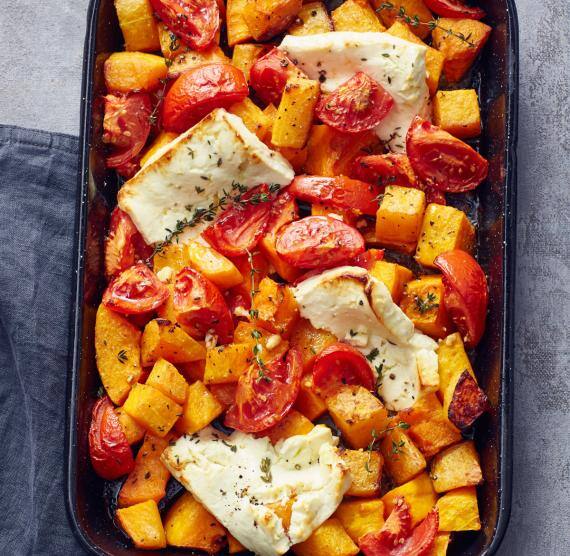Ofengemüse mit Feta in einer Auflaufform
