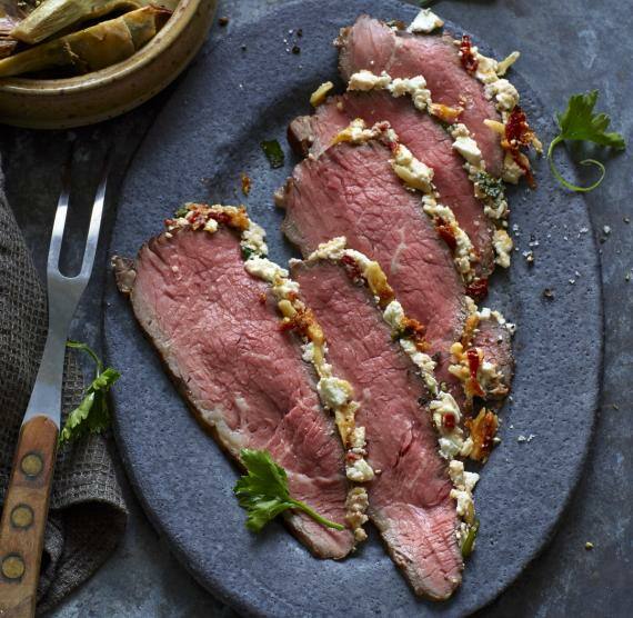 Roastbeef-Scheiben auf einem Teller