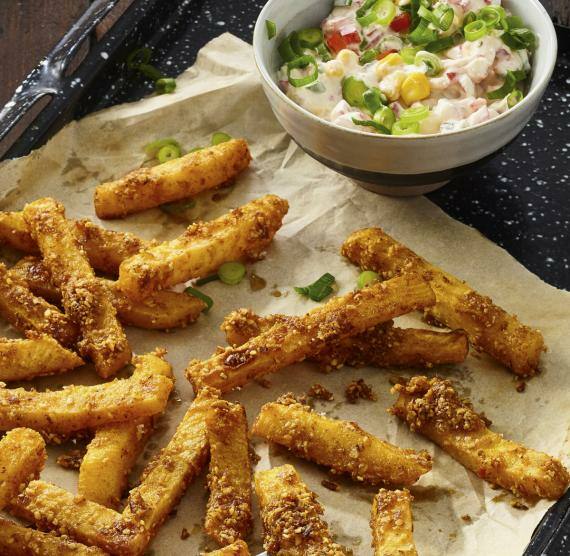 Pommes aus Steckrüben auf einem Backblech