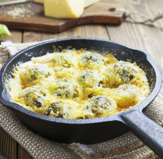 Pfanne mit Gratiniertem Rosenkohl