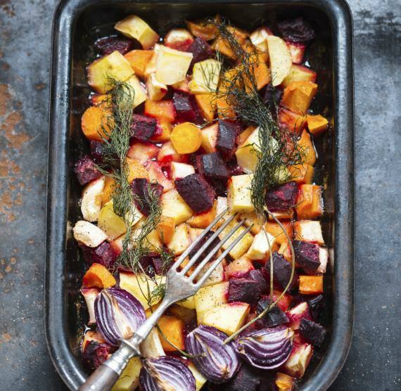 Gemischtes Gemüse in einer Auflaufform