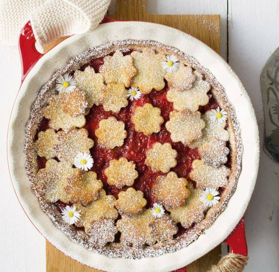 Tarte mit Blumen in einer Tartform