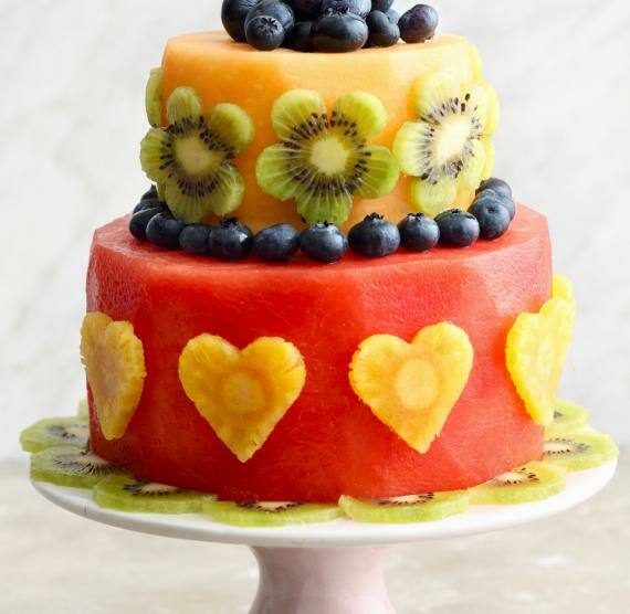 Geschichtete Torte aus Obst