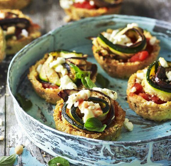Fruchtiger Rotkohlsalat auf Feldsalatbett | Lowcarb.de