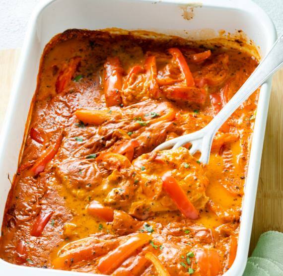 Paprika-Rahm-Schnitzel in einer Auflaufform